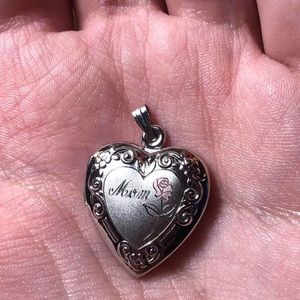 Vintage sterling silver “Mom” heart locket pendant